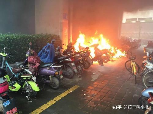 电池爆炸惊魄一瞥 电动车究竟该怎么充电 